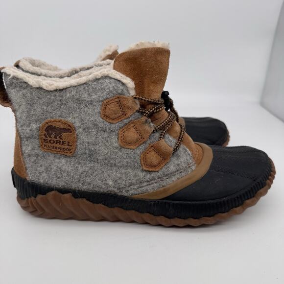 Sorel Youth Out N About Plus Waterproof Boot Size US 4 EU 35 Gray Outdoor Cozy - Picture 5 of 9